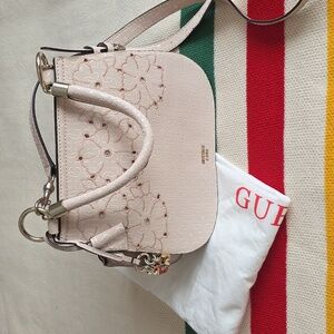 GUESS Pale Pink Floral Cutout Top Handle/Crossbody Hand Bag W Guess Charms